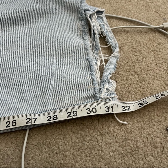 Vintage 80s / 90s Guess Relaxed Leg High Rise Mom Jeans Light Wash - Picture 13 of 14